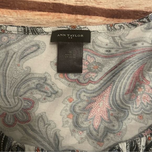 Ann Taylor Paisley Top Size Small - Picture 2 of 7